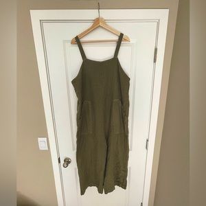 Universal Thread jumpsuit/romper !!